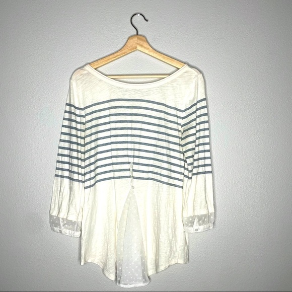 Little Yellow Button Medium Lace, Gray Shirt 3/4 - Picture 2 of 5